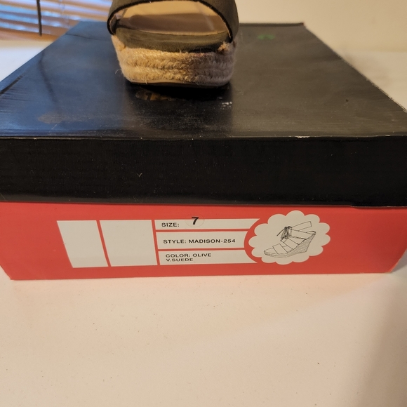 Shoes - Picture 3 of 3